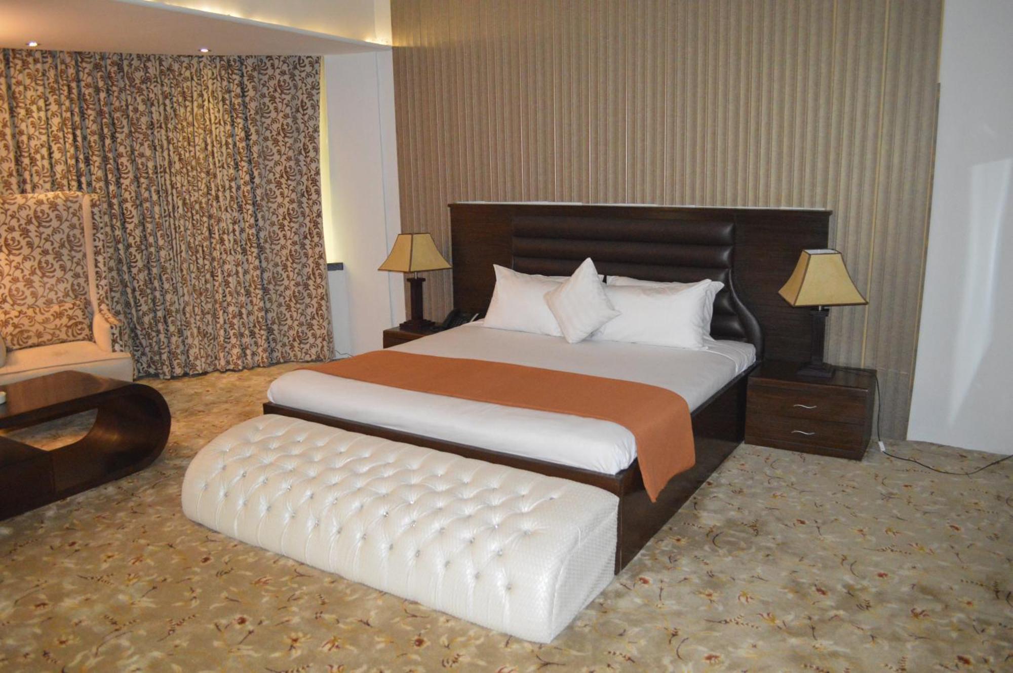 Fort Continental Hotel 白沙瓦 外观 照片